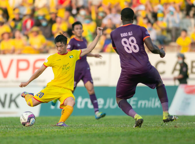 SLNA (vàng) đang đứng cuối bảng V-League 2021. Ảnh: VPF.